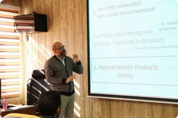 "بیوترنسفورماسیون میکروبی مواد با منشأ طبیعی"