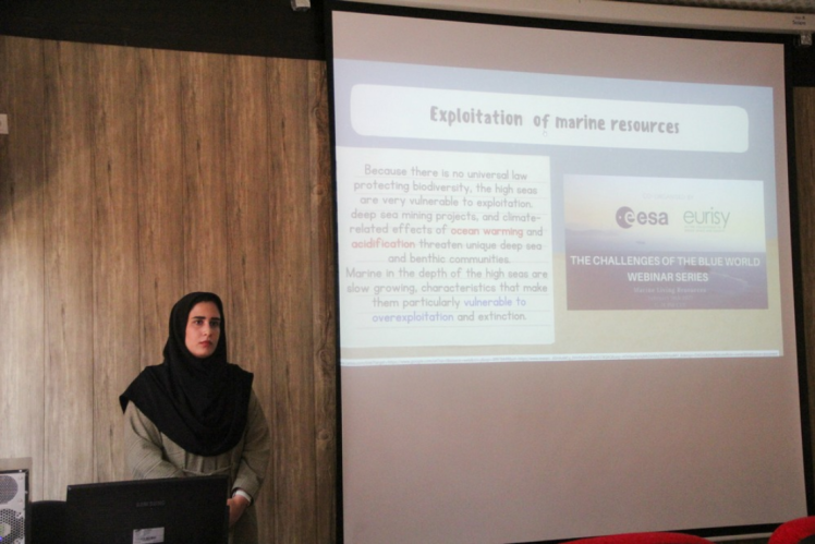 "Marines in pharmacognosy" 